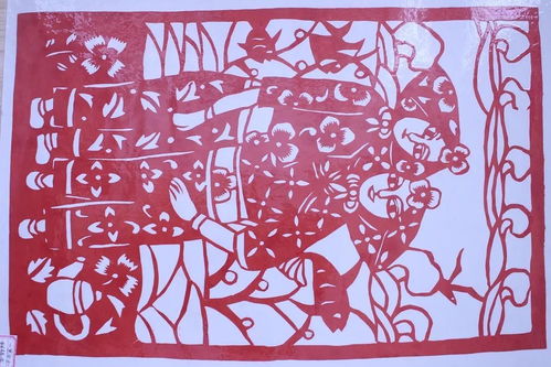 当传统剪纸遇上现代软件——漳州一职校学生参观创意剪纸展侧记